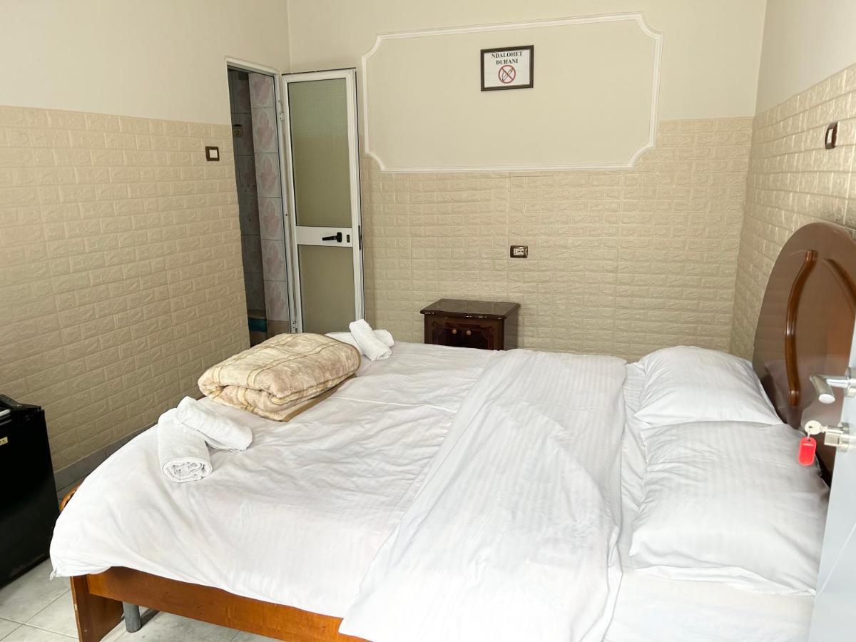 Tirana Inn Hotel Habitación foto